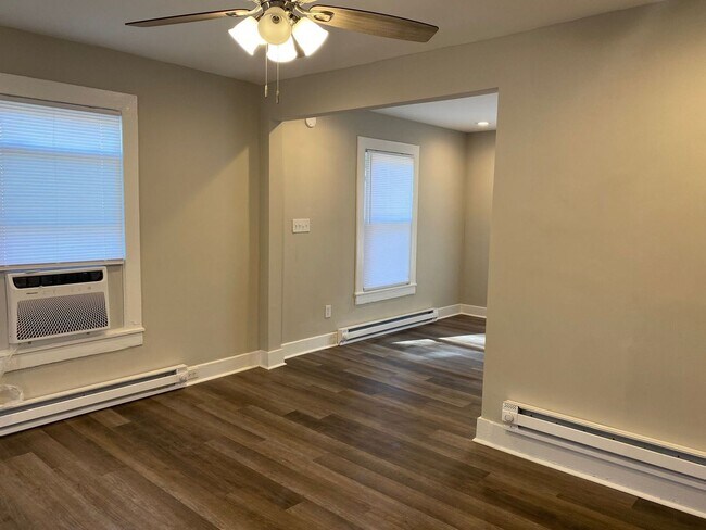 Foto del edificio - 2 bedroom/1 bath Duplex "ASK ABOUT OUR ZER...