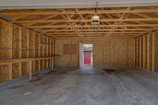 Building Photo - 4205 Pacific. Available June 2026.  3 bedroom, 2 bath, 2.5 car garage.  Does not qualify for gove...