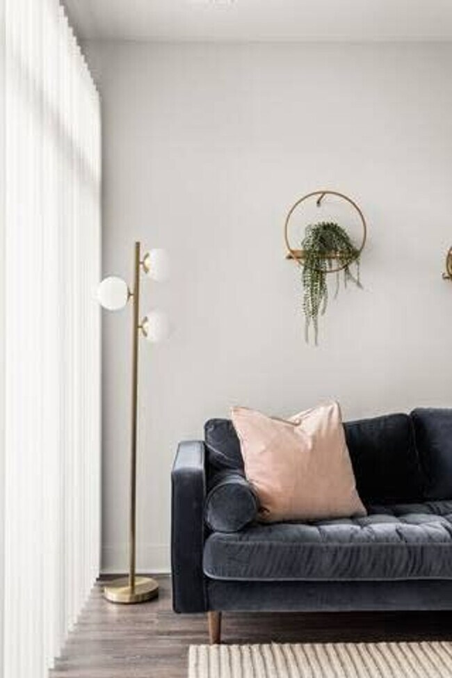 Foto del edificio - 8506 Westfield Blvd