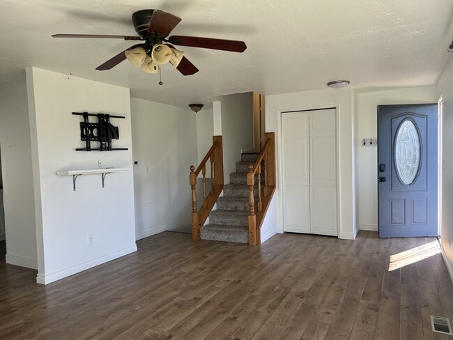 Building Photo - 2313 Ermine Ct SE