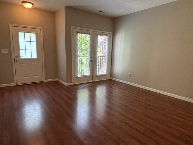 Foto del edificio - 1054 Reserve Way