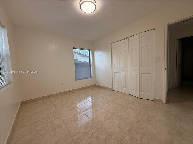 Foto del edificio - 2520 NW 155th St