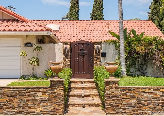 Building Photo - 24061 La Rosa Dr