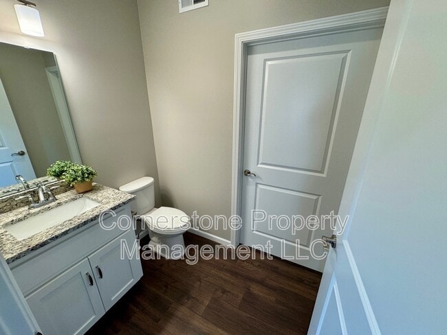 Building Photo - 809 Highland Dr