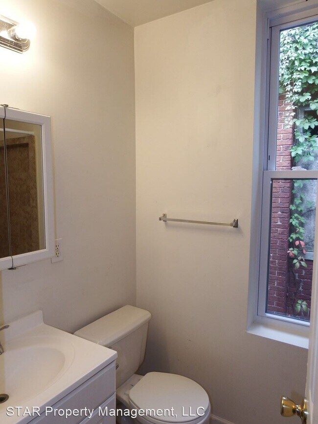 Building Photo - 3 br, 2.5 bath House - 430 E. 23rd St.