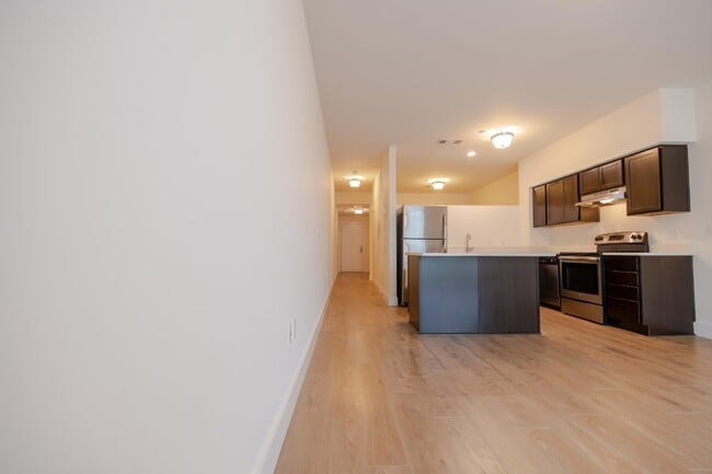 Building Photo - The Avenue at Crestwood