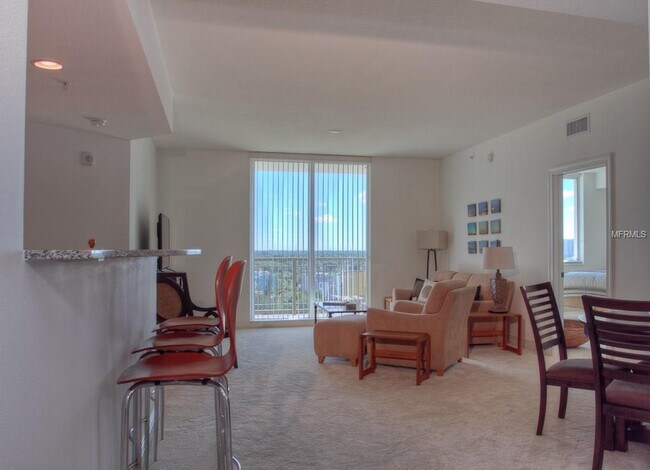 Building Photo - 800 N Tamiami Trail
