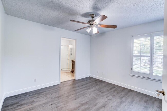 Foto del edificio - 2597 Grassy Point Dr