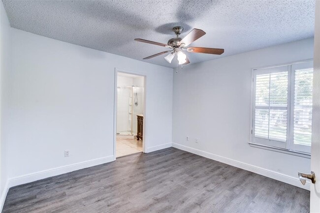 Building Photo - 2597 Grassy Point Dr