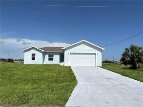 Building Photo - 1060 Capri Cir