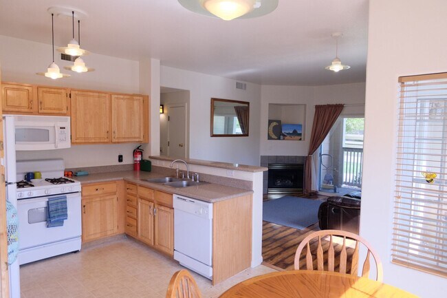 Building Photo - Two Bedroom Condo Available in Miramonte i...