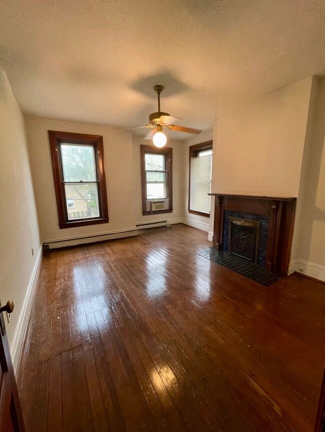 Building Photo - THREE 2 BEDROOM APARTMENTS IN THIS BUILDIN...
