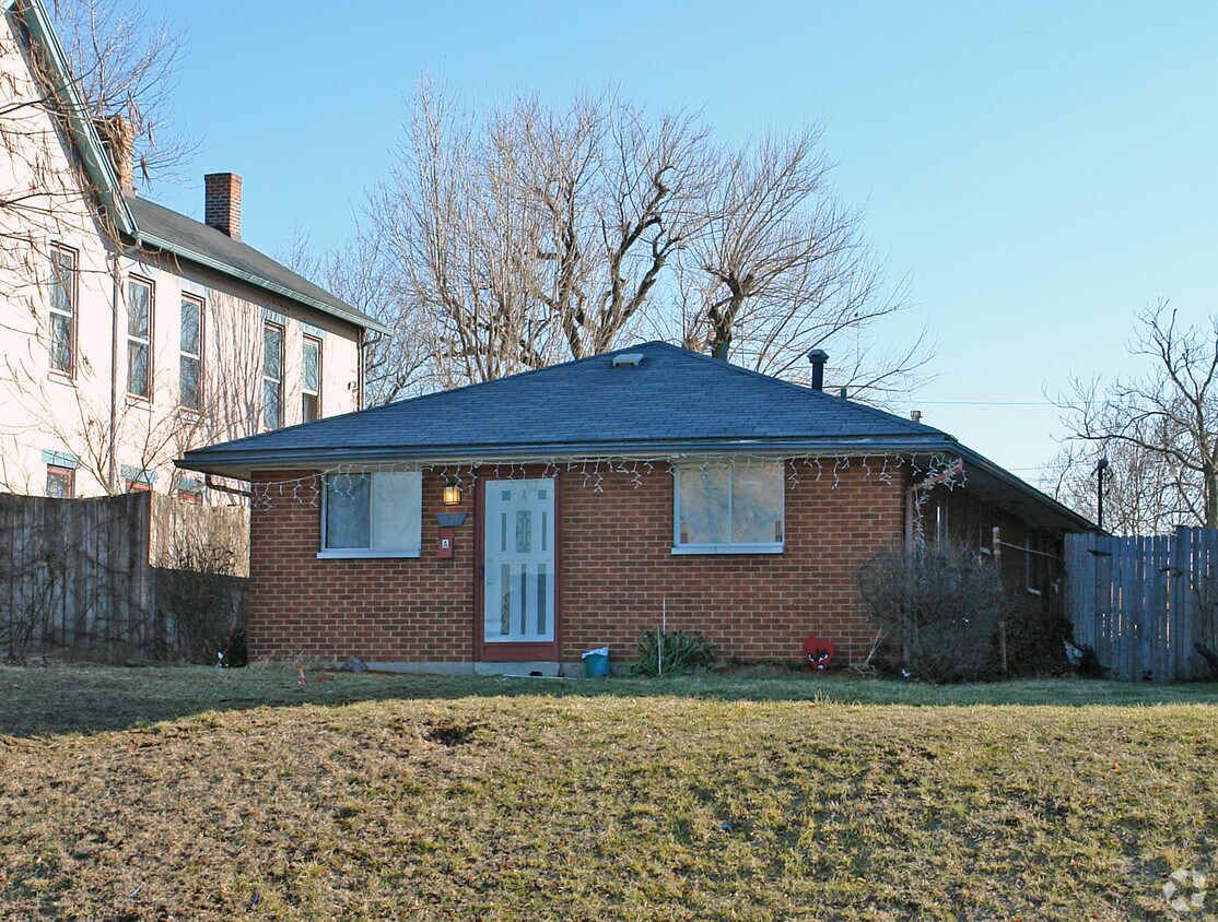 Primary Photo - 228 S Dutoit St