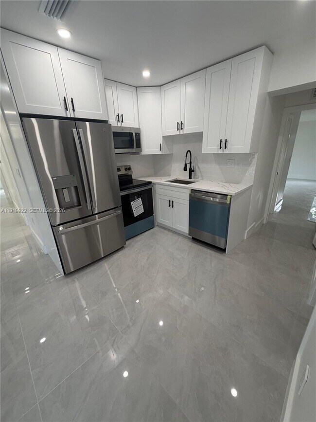 Building Photo - 15920 NW 17th Ct