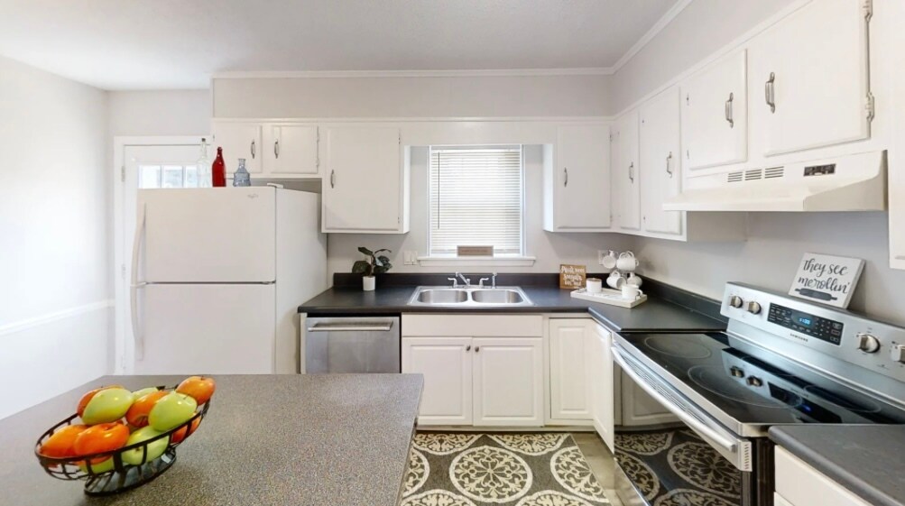 Foto principal - 1309 W Meadowview Rd