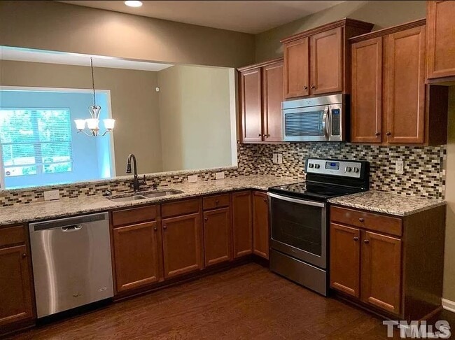 Kitchen - 432 Chanson Dr