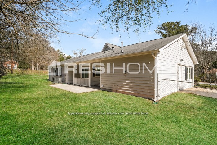 Building Photo - 4155 Bouldercrest Park Rd