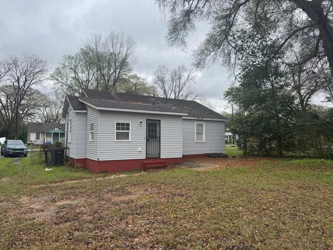 Foto del edificio - 809 Fletcher Ave