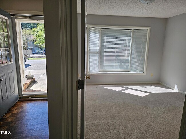 Foto del edificio - 108 Forest Oaks Dr