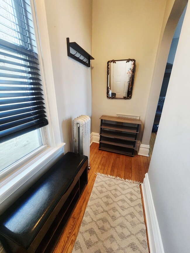 Building Photo - 1714 W Leland Ave