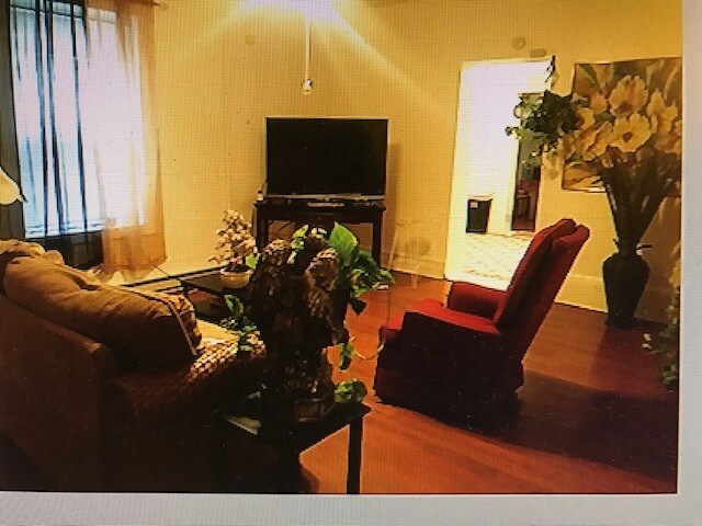 Primary Photo - 133 N 8th St