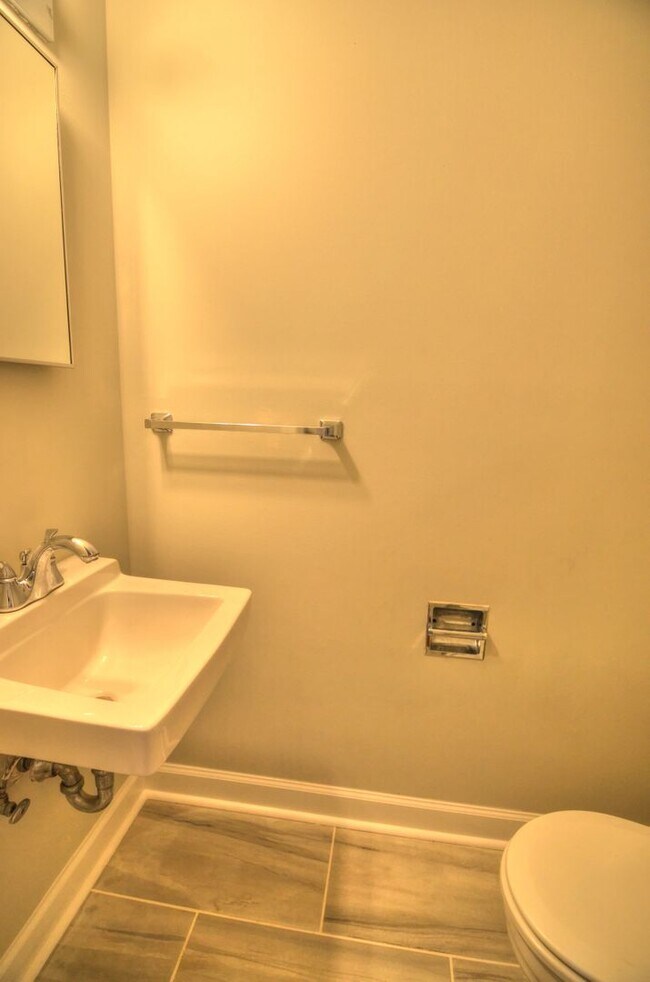 Foto del edificio - Lovely 2 Bedroom, 1.5 Bath Townhouse in Carrboro - Avail in March!