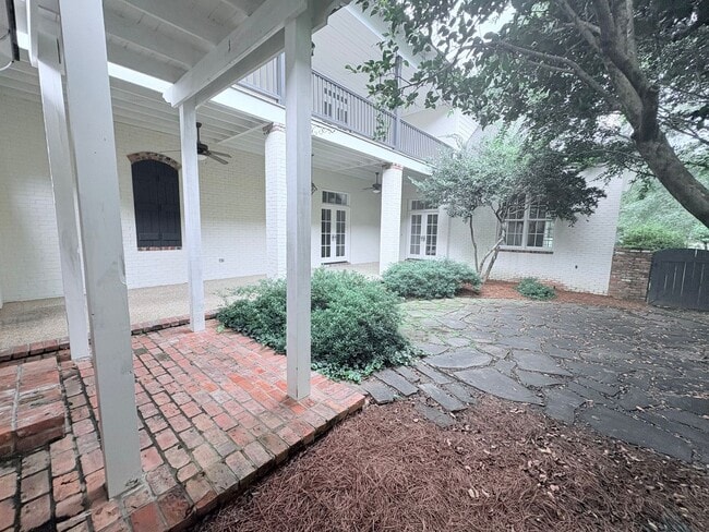 Building Photo - Spacious 3 Bedroom | 3.5 Bath Home