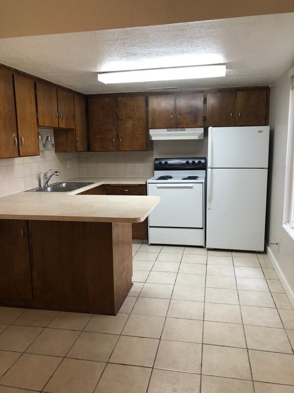 Building Photo - 1265 N 400 E