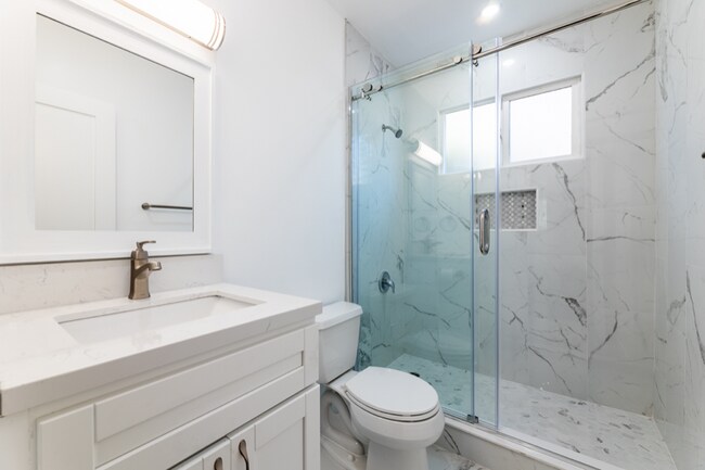 Foto del edificio - 5943 Carlton Way
