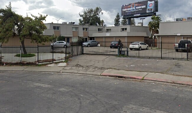 Foto del edificio - 7901 Montgomery Ave