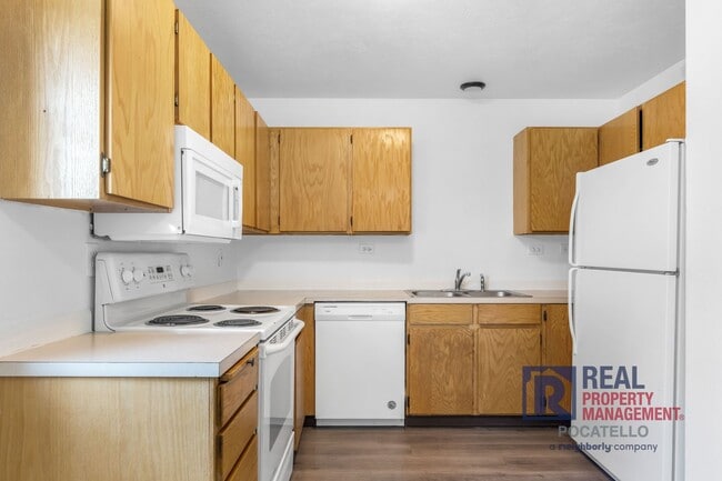 Building Photo - 1215 Cottage Ave