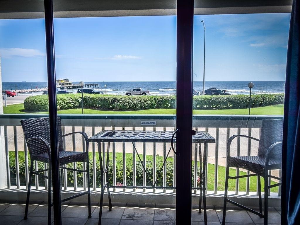 Foto principal - 6102 Seawall Blvd