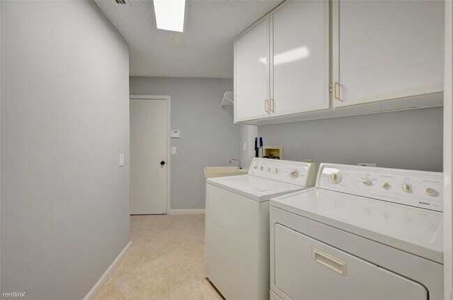 Foto del edificio - 4 br, 3 bath House - 10434 NW 6th Ct
