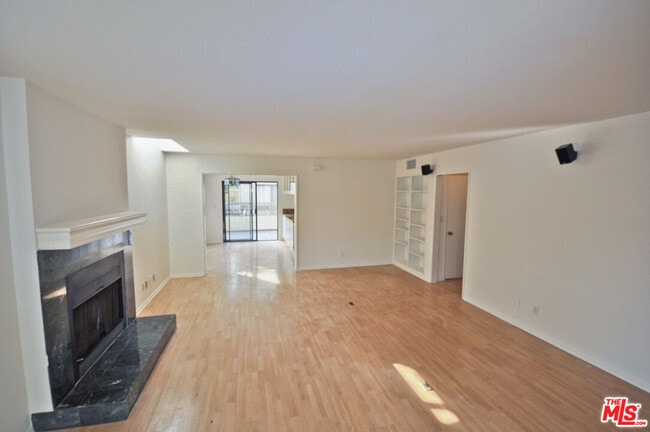 Building Photo - 4063 La Salle Ave