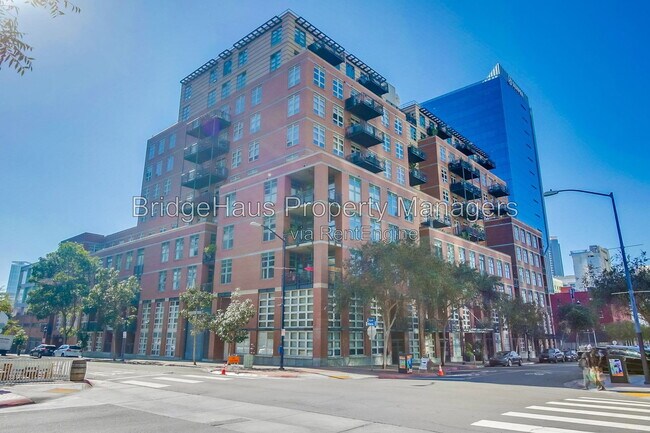 Building Photo - 877 Island Ave