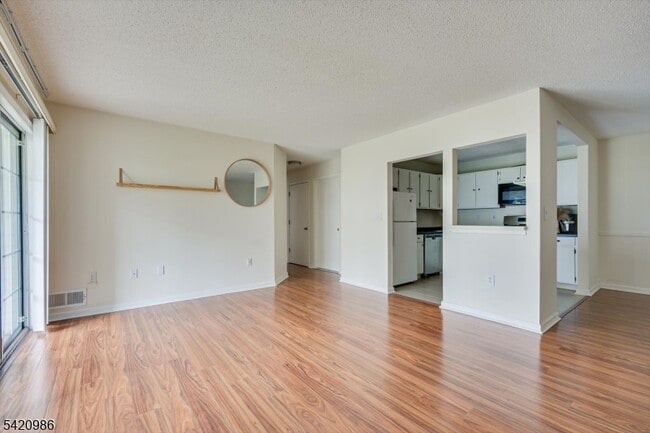 Building Photo - 69 Amberly Ct