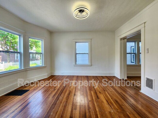 Building Photo - 35 Lawton St