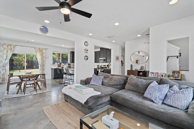 Building Photo - Spacious East Austin Home for Rent