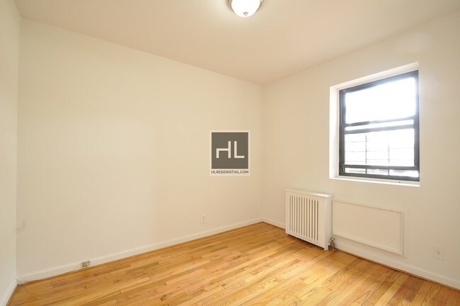 Building Photo - Beautiful NO FEE  Two Bedroom in Bayside, NY