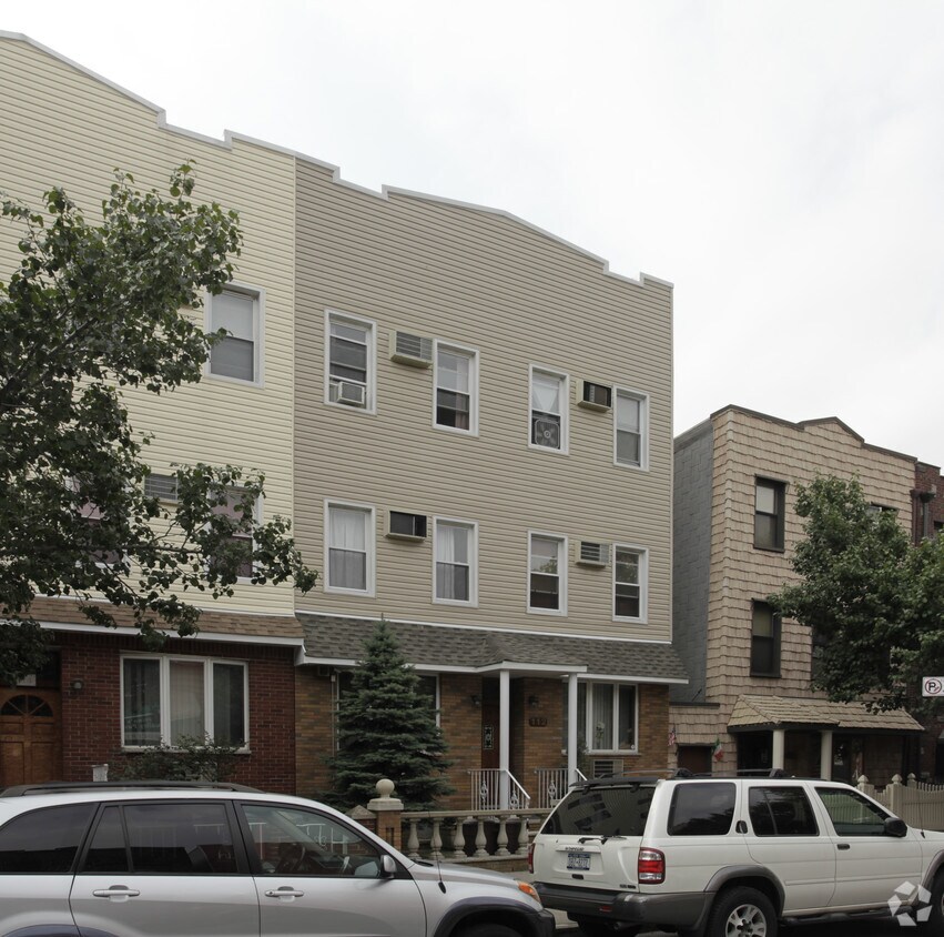 Primary Photo - 112 Conselyea St