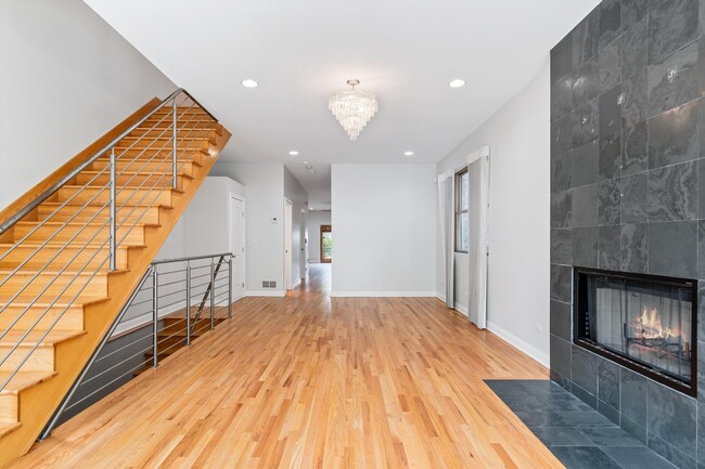 Building Photo - 516 N Claremont Ave