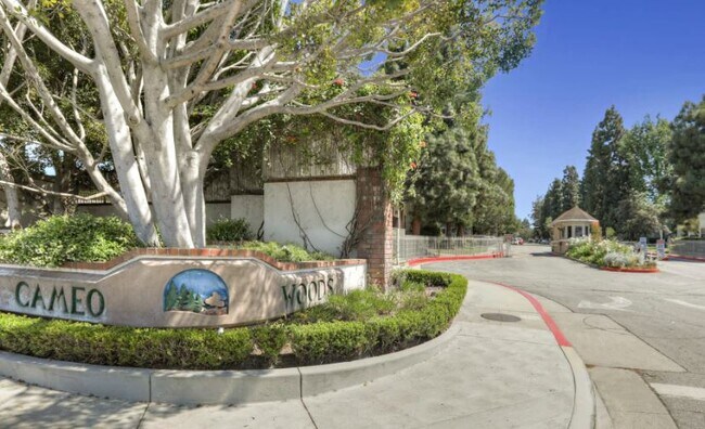 Foto del edificio - 5866 Bowcroft St