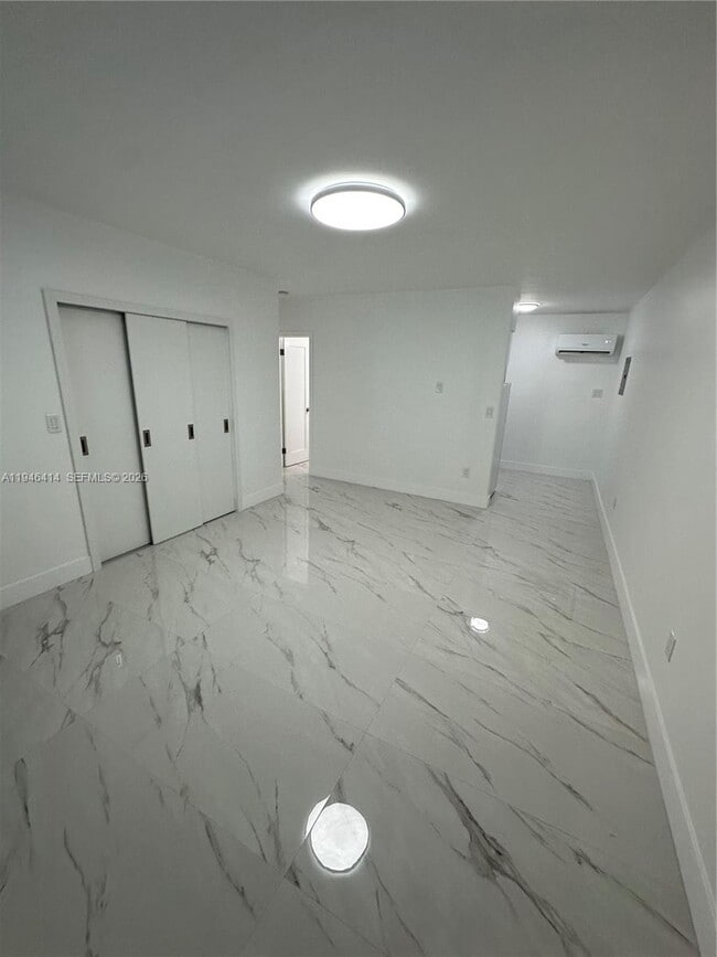 Foto del edificio - 530 Santander Ave