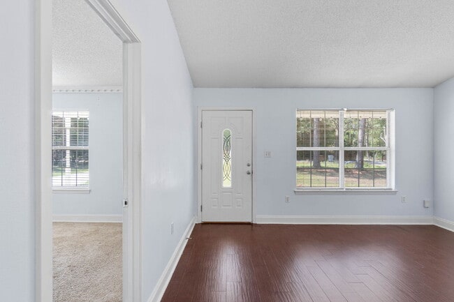 Building Photo - 9270 Quail Roost Dr