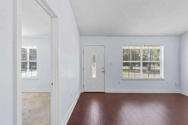 Foto del edificio - 9270 Quail Roost Dr