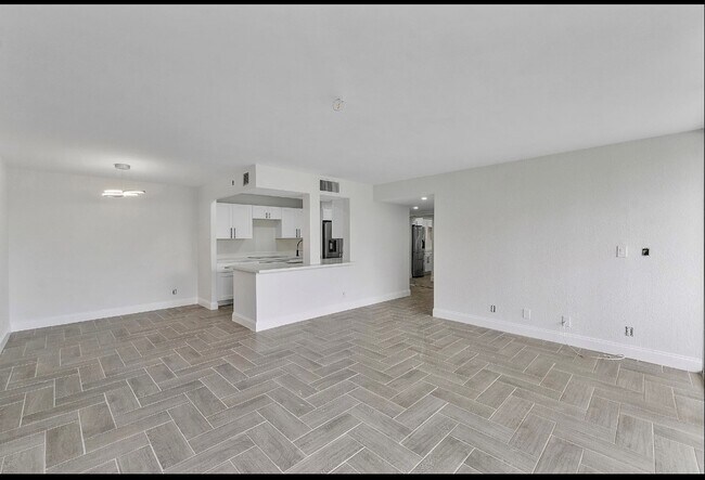 Foto del edificio - 7051 Environ Blvd