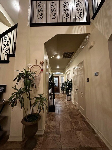 Foto del edificio - 5615 Ashford Ridge Ln