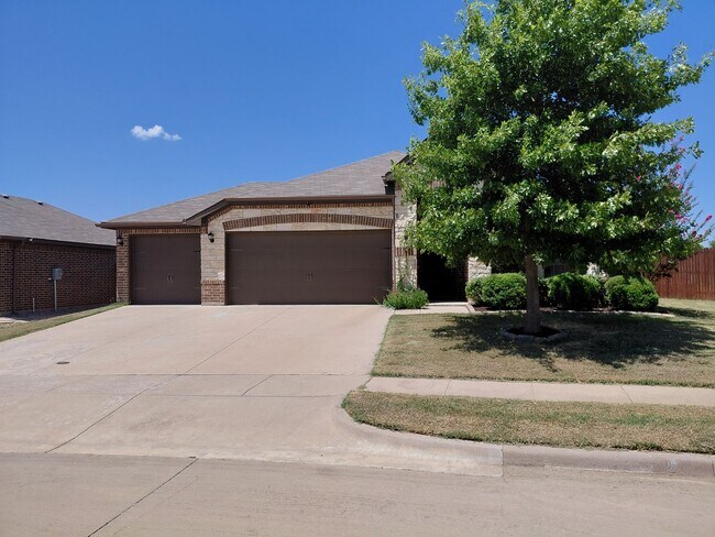 Building Photo - 4/2/3 located within 3 miles of Weatherford High School