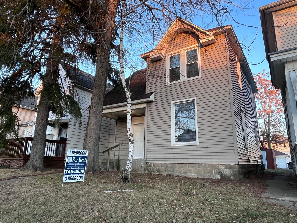 Primary Photo - 3117 S. Harrison St. - Spacious 3 Bedroom ...