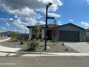 Building Photo - 5999 Finch Pl